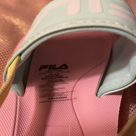 Fila kids 9-12 months sandals/flip flops. New without tags - Picture 3 of 3